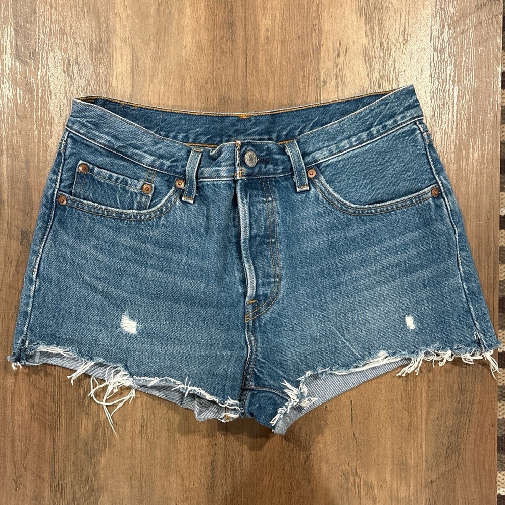Levi’s 501 High Waisted Cut off Shorts -Medium Wash